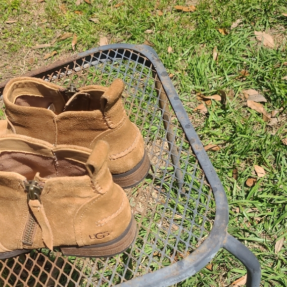 Brown - Picture 4 of 9